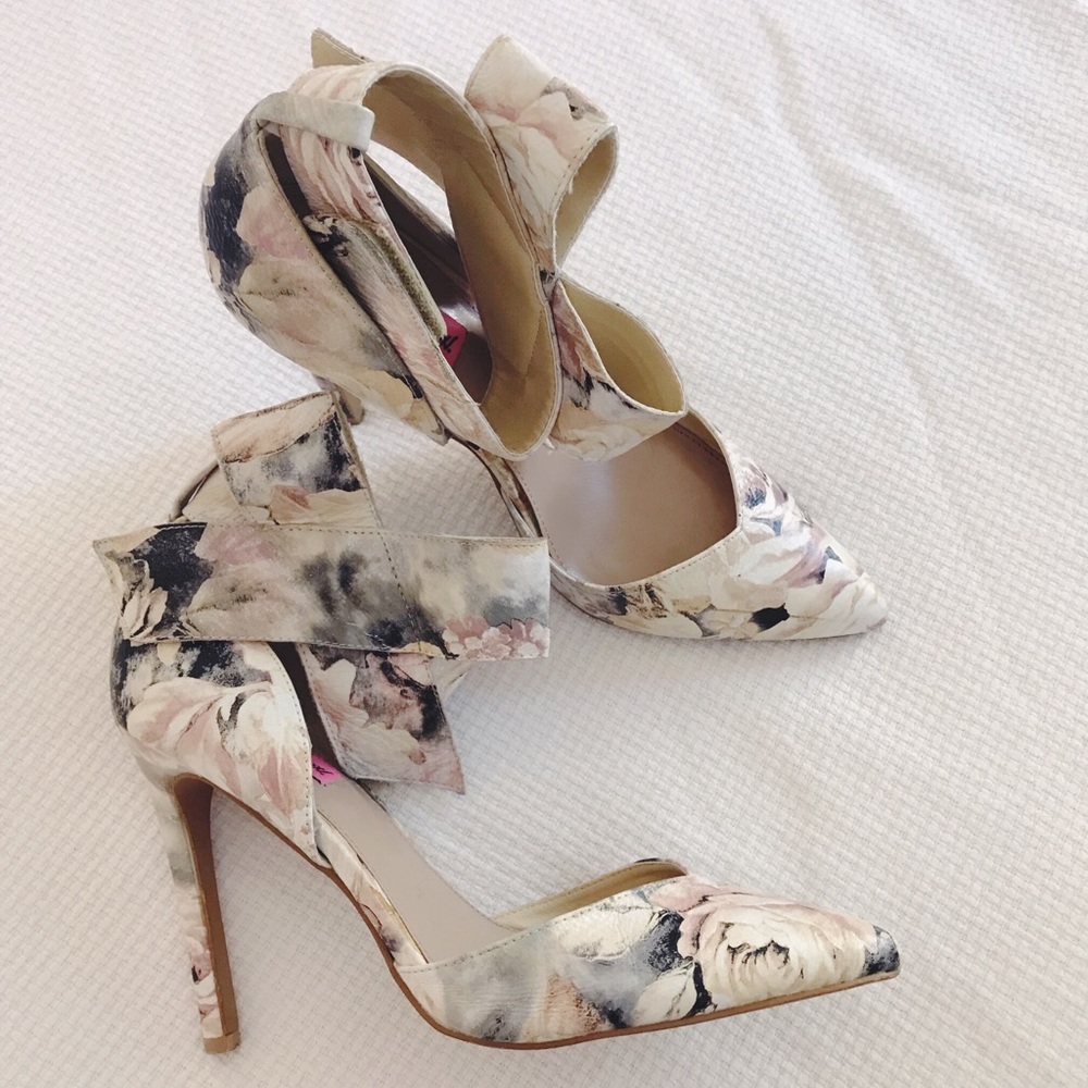 Betsey Johnson Malissa floral pumps